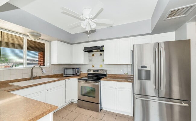 Building Photo - UPDATED PHOENIX RENTAL – 3 BED, 2 BATH NEA...