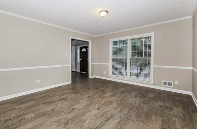 Building Photo - 2444 Quentin Dr