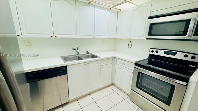 Building Photo - 1717 N Bayshore Dr