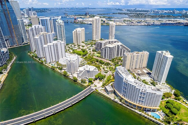 Building Photo - 801 Brickell Key Blvd