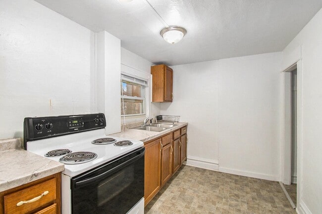 Building Photo - 147 Isbell St