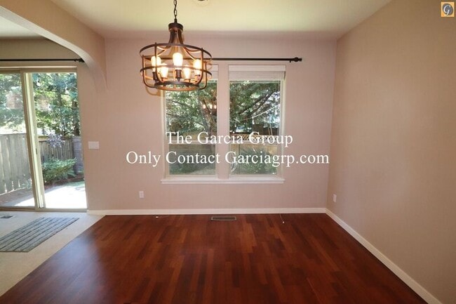 Building Photo - 7736 SW Cypress Ln