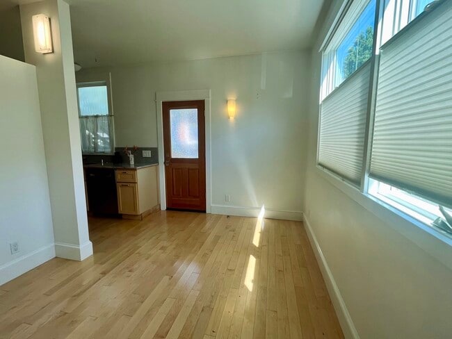 Building Photo - 3918 Webster St