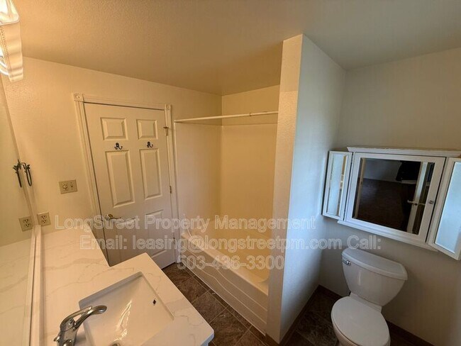 Building Photo - 1634 SW Knollbrook Pl