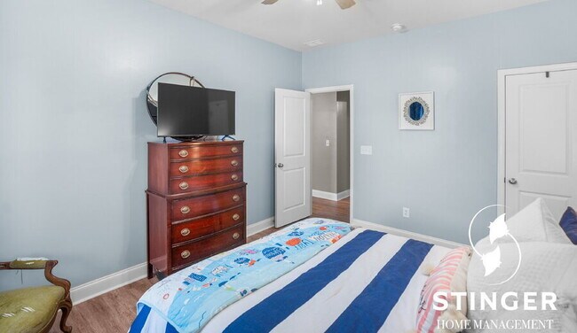 Building Photo - 44 Saluda Way