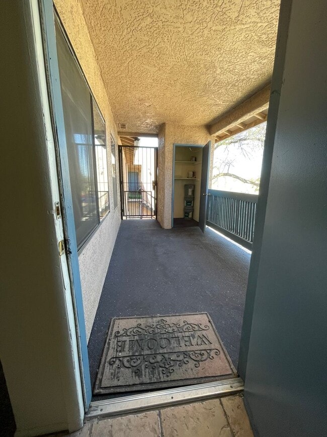 Building Photo - Gorgeous 2 Bedroom Condominium