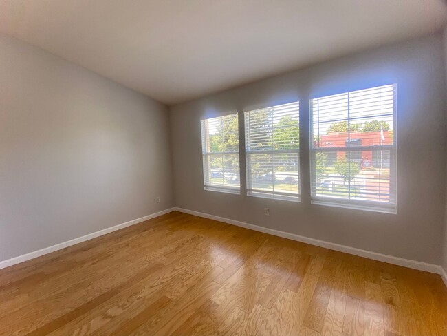 Building Photo - Condo for rent! Downtown Liberty Common Co...