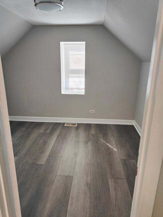 Building Photo - 1262 S Fairfield Ave