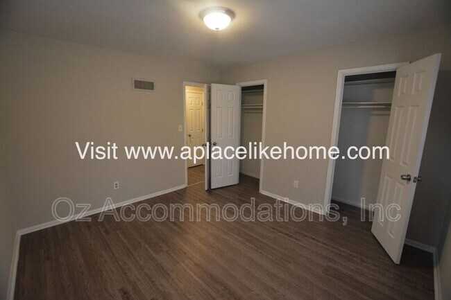 Building Photo - 3607 W 47th St