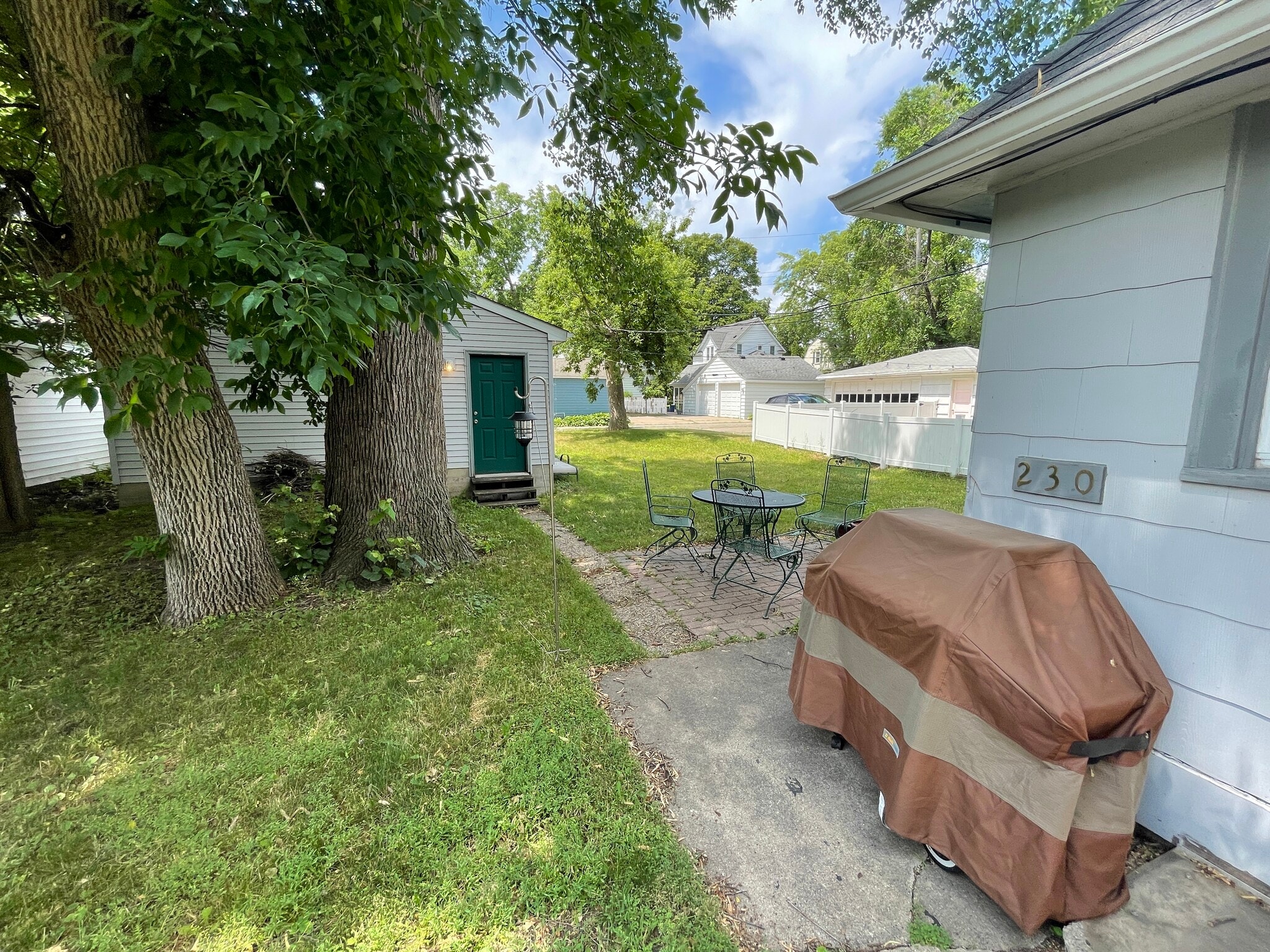 Backyard / Patio - 230 9th Ave N