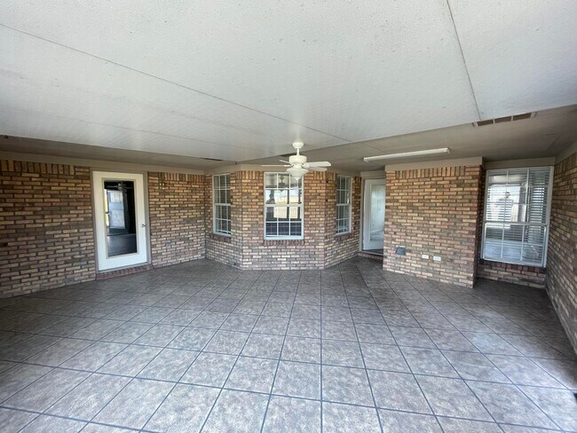 Building Photo - 2212 Peachwood Ct
