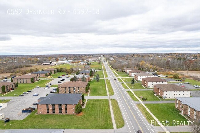 Building Photo - ROOMY 2-Bed Apartment in LOCKPORT