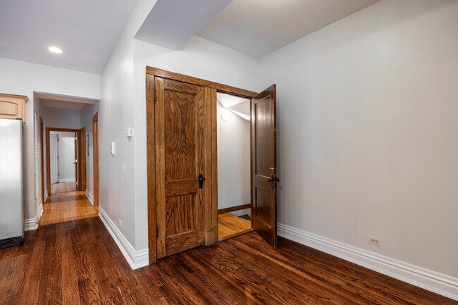 Building Photo - 1010 N Kedzie Ave