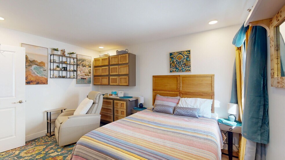 Building Photo - 385 E Hartford St