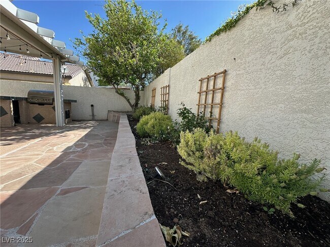 Building Photo - 7944 Quail Harbor St