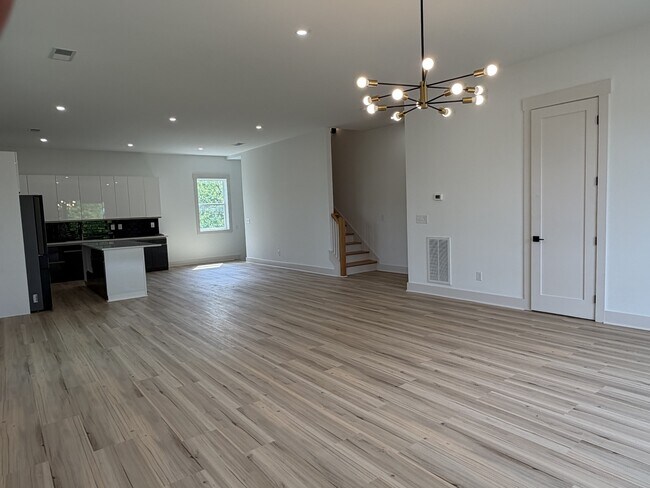 Building Photo - 105 Hart Ln