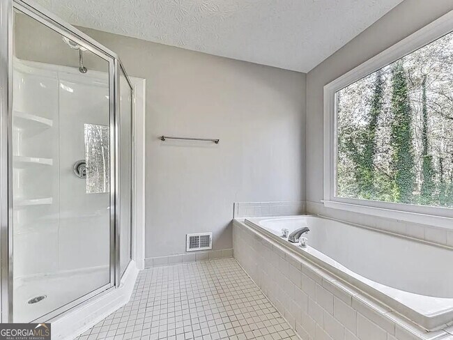 Building Photo - 2189 Chartwell Dr