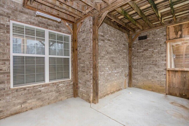 Building Photo - 1661 Jamestown Ave