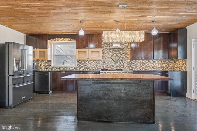 Building Photo - 312 N Hammonds Ferry Rd