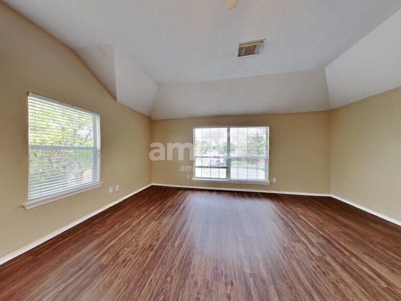 Building Photo - 26004 Castle Meadow Ln