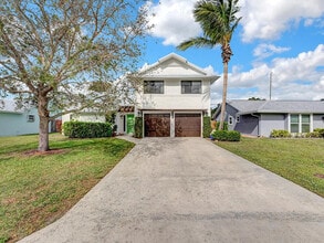 Building Photo - 1113 Rainwood Cir