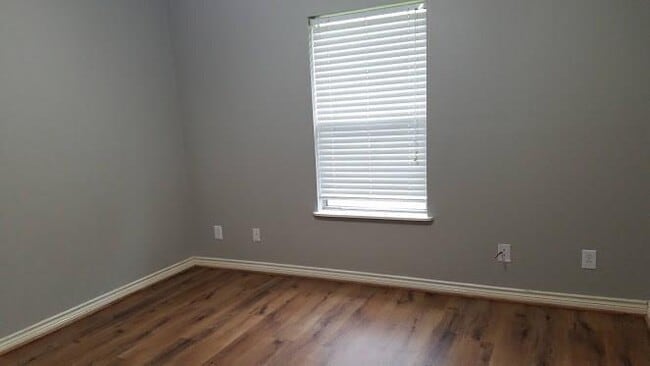 Building Photo - 14803 Scarlet Oak Dr