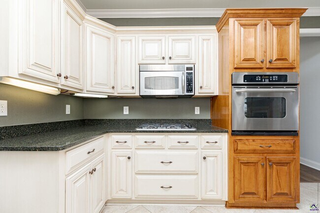 Building Photo - 100 Montview Way