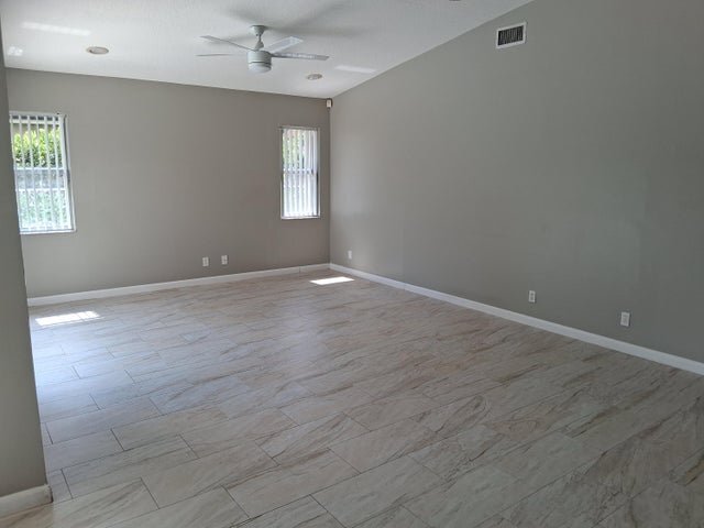 Building Photo - 4863 Chardonnay Dr