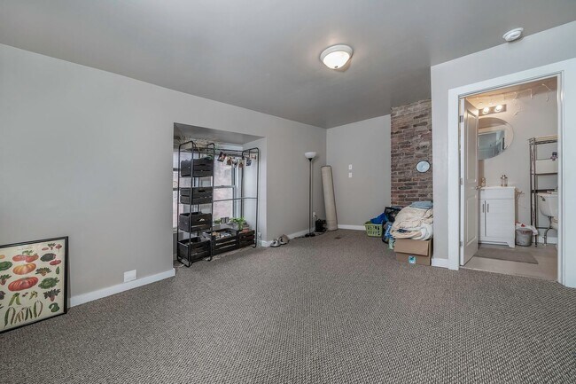 Building Photo - 1418 High St