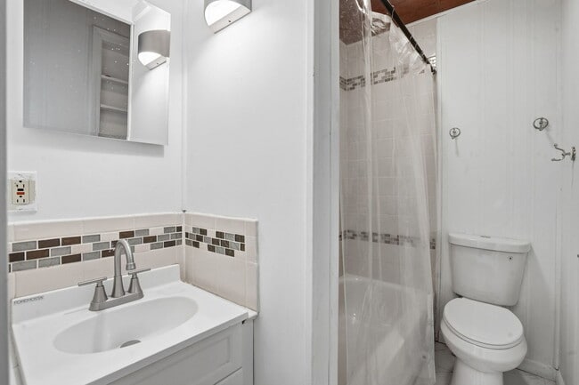 Building Photo - 1032 Kirkwood Blvd