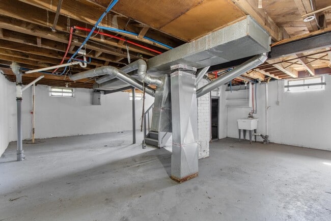 Building Photo - 9110 Forrer St
