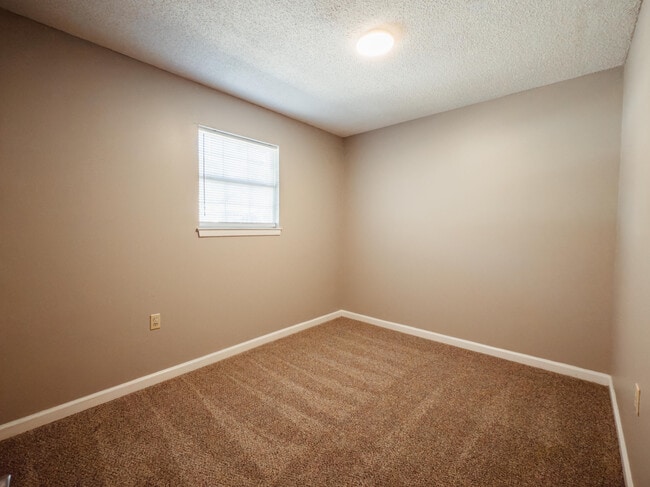 Building Photo - 201 Amellia Pl