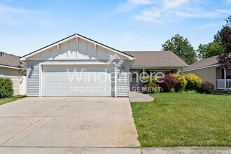 Building Photo - **Half off Full 1st Month's Rent** Great 3...