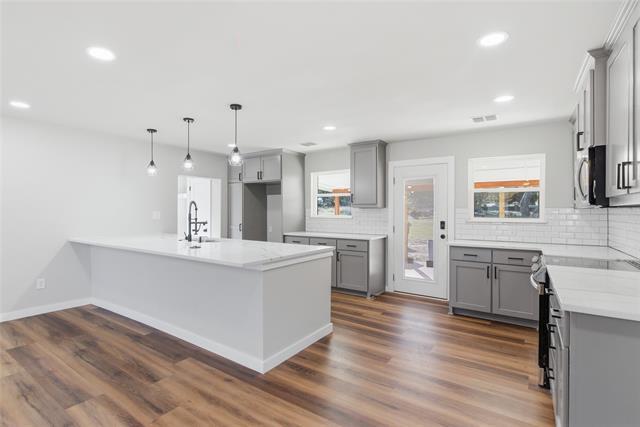 Building Photo - 205 Lacewell St