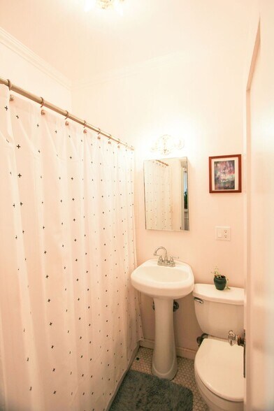 Building Photo - 3360 Descanso Dr