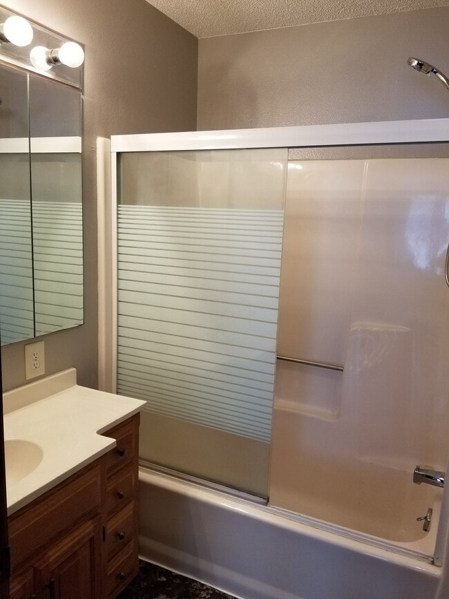 Building Photo - 1146 9th St N