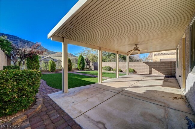 Building Photo - 121 Standing Stone St