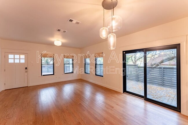 Building Photo - 310 Le Grande Ave