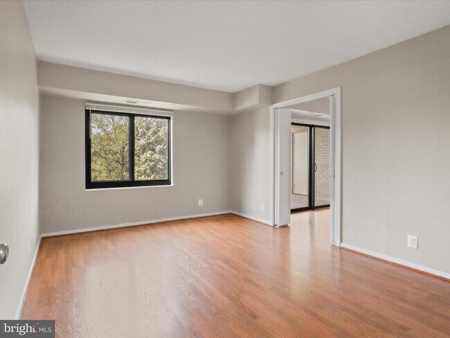 Building Photo - 203 Yoakum Pkwy