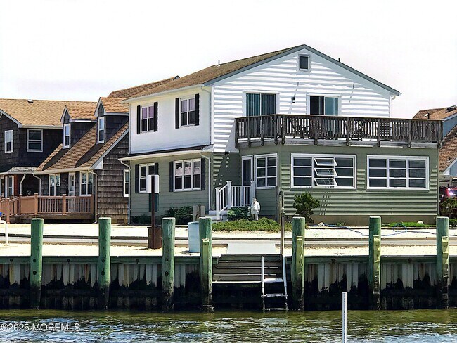 Building Photo - 331 Roberts Ave