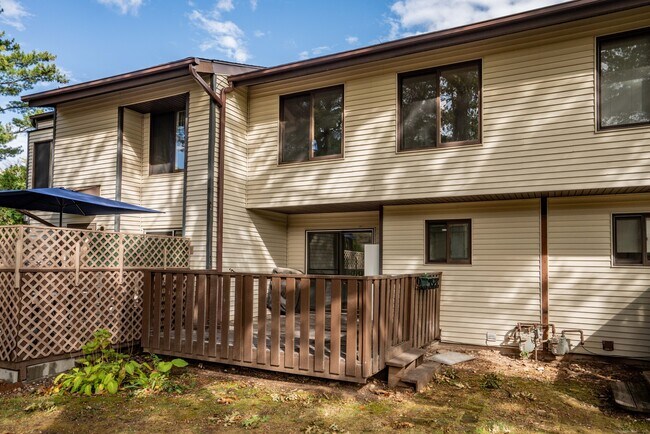 Building Photo - 123 Cottonwood Rd