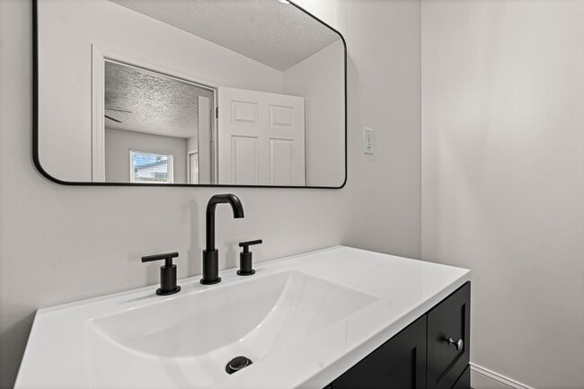 Building Photo - 505 Carrie Ln