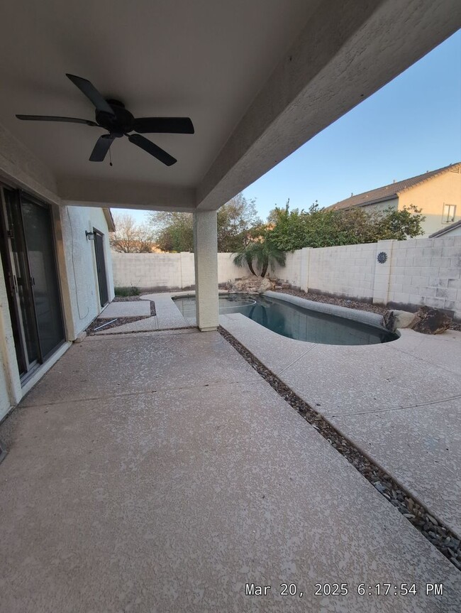 Building Photo - SPACIOUS and beautifully remodeled home! E...
