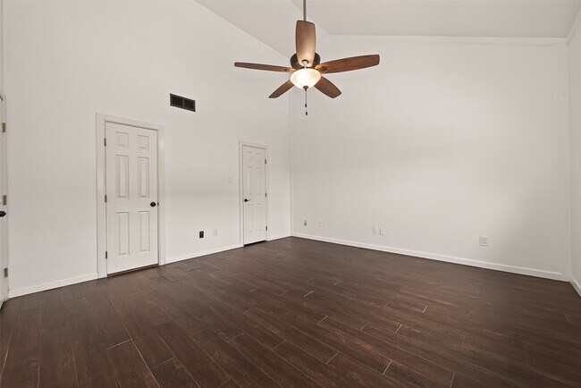 Building Photo - 180 April Point Dr S