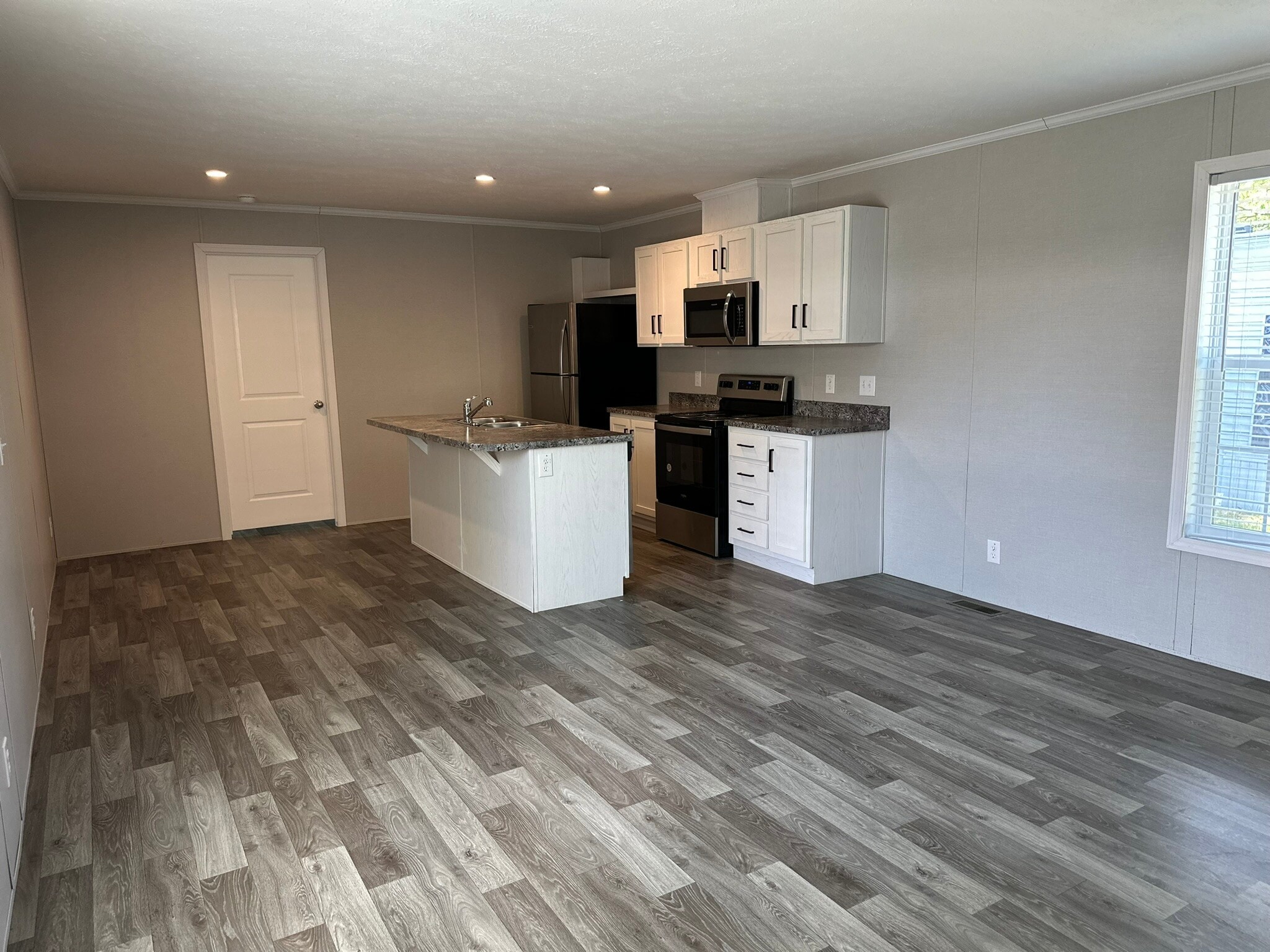 Building Photo - 2239 Wellington Green Dr