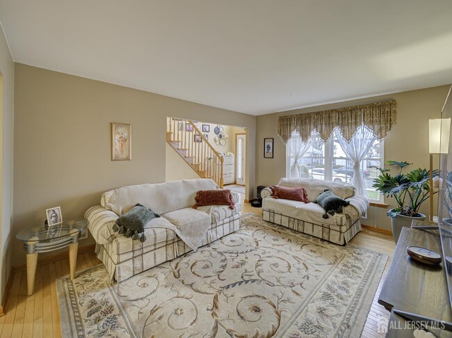 Building Photo - 357 George St