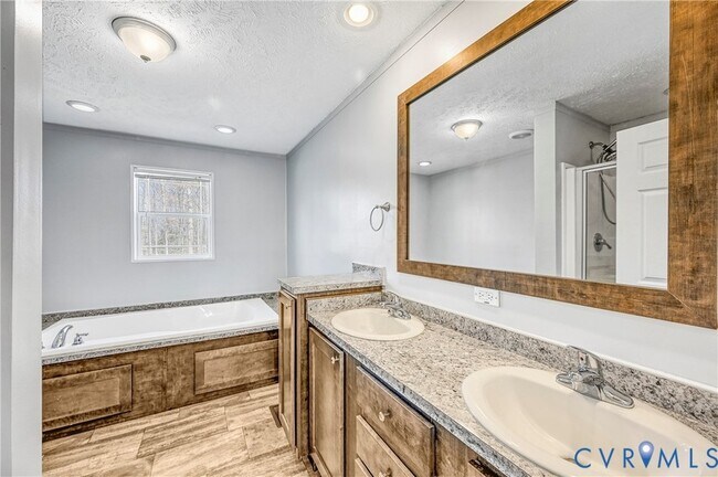 Building Photo - 104 Privacy Rd