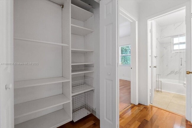 Building Photo - 613 NE 17th Terrace