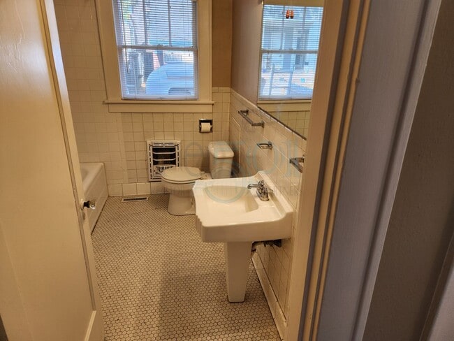 Building Photo - Forest Park School District!