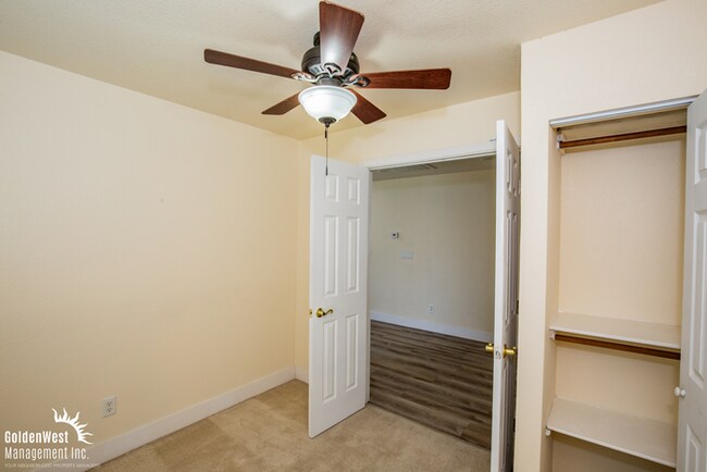 Building Photo - Beautifully Upgraded 5Bdm 3Ba Home Located in the Highly Desirable Summerlin.
